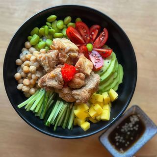 CHICKEN POKE BOWL