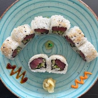 Ton cu castravete uramaki