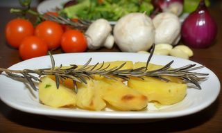 Cartofi cu rozmarin