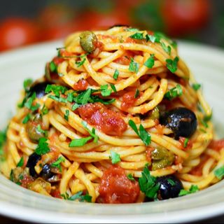 Spaghete putanesca