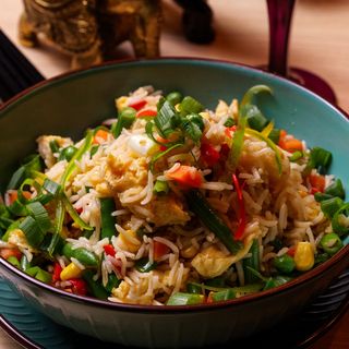 Orez prajit cu ou si legume