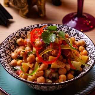 Salată Aloo Chana Chaat / Năut și cartofi