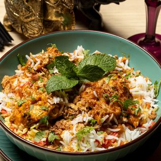 Meal DEAL: CHICKEN Biryani+yogurt RAITA