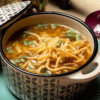 Manchow Soup / Supă de pui cu noodles prăjiți