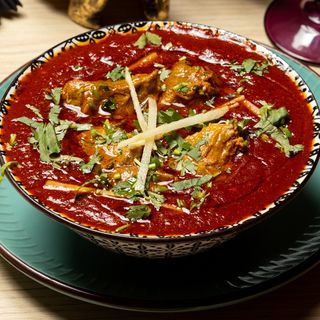 Laal Maans / Curry de miel în sos rosu cu iaurt și condimente iuți