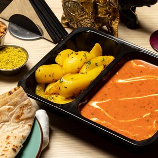 Vegetable LAUNCH BOX - LA ALEGERE : 1curry+1garnitura+plain PARATHA