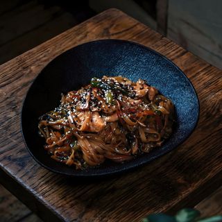 Stir-fry noodles with chicken