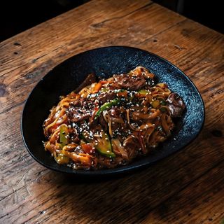 Stir-fry noodles with beef