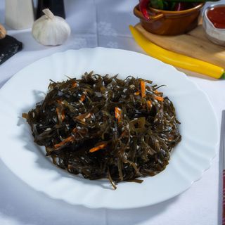 Salata de alge de mare picanta