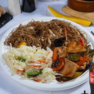 Meniu mediu + 1 suc gama Cola 0.5l