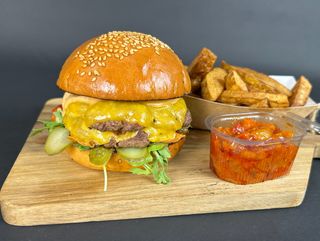 BOX BURGER - 2 Smash burger + 2 Cartofi + 2 sos