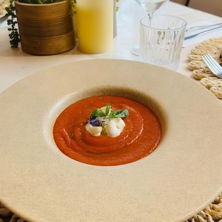 supa crema de rosii cu busuioc si burrata