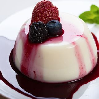 Panna cotta cu fructe de padure