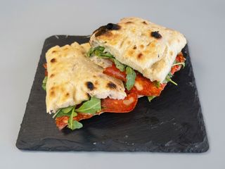 SANDWICH CU SALAM PICANT 