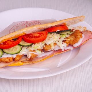 Sandwich cu șuncă și cașcaval