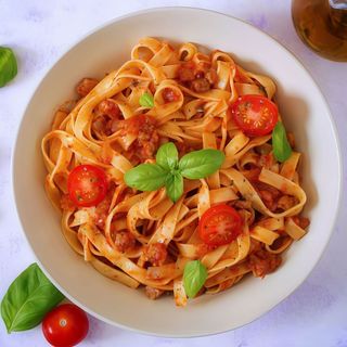 TAGLIATELLE DE CASA CU SOS BOLOGNESE