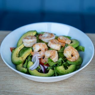 Salată de creveți și avocado