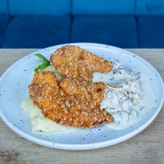 Șnițel de pui cu sos brun de ciuperci