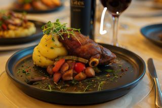 Rasol de miel sous vide cu piure de cartofi