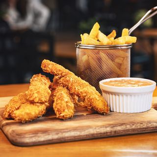 MENIU CRISPY(CRISPY+CIORBA+GARNITURA+SALATA)