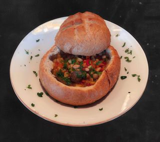 Ciorbă de fasole în pâine