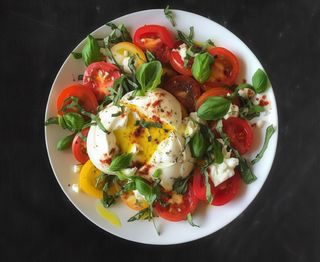 Salată Burrata Caprese