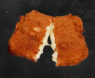 Cașcaval pane cu cartofi pai