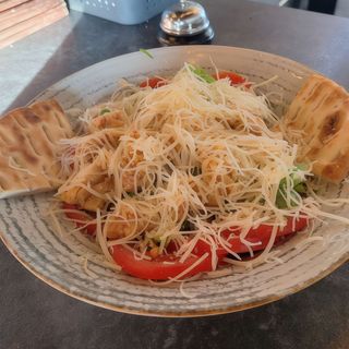 Salata cu snitel de pui