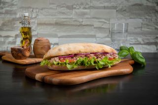 Sandwich cu ton