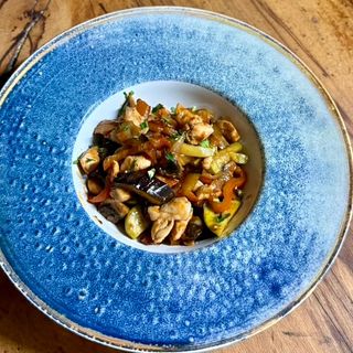 Pui cu legume la tigaie