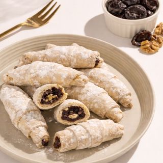 Cornulețe cu prună și nucă, 100 g