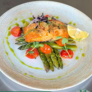 Somon file cu ierburi Provence si sparanghel