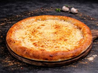 Pizza Quattro Formaggi + sos gratis