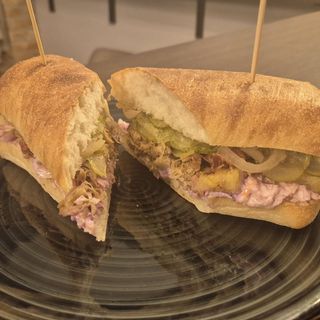 Pulled pork sandwich