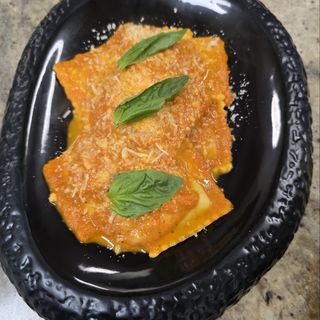 Ravioli cu ricotta și spanac