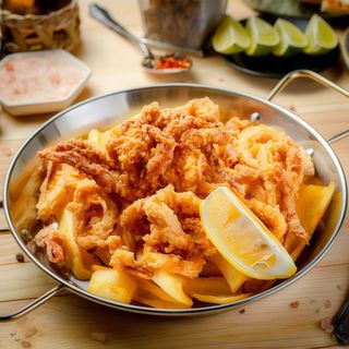 Calamar pane pe pat de cartofi