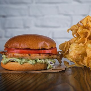 Burger de pui cu avocado