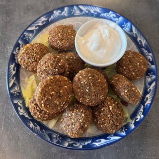 FALAFEL CU SOS LABNEH