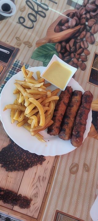 Mici + cartofi prăjiți