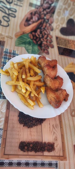 Aripioare de pui + cartofi