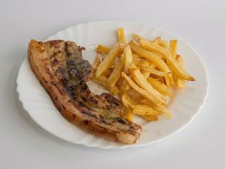 Piept de porc + cartofi prăjiți