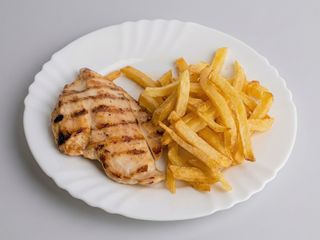 Piept pui + cartofi prăjiți