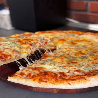 Pizza Quattro Formaggi Ø 40cm + sos inclus