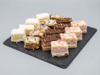 Miniprajituri asortate - 100 g 
