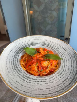 Linguini cu pui și ardei copt