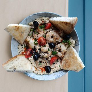 Hummus cu mix de semințe prăjite și creveți