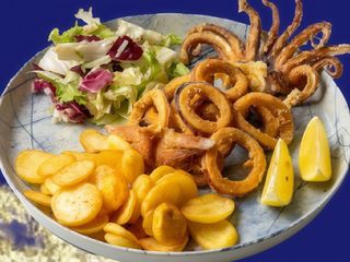 Calamar la grătar și cartofi pai ( 390g )