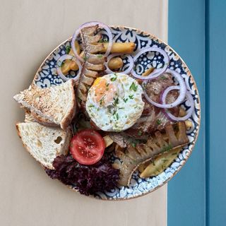 Ceafă țigănească cu cartofi prăjiți ( 680g )