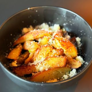 Cartofi la tigaie cu parmesan