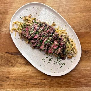 Ribeye steak cu paste stroganoff